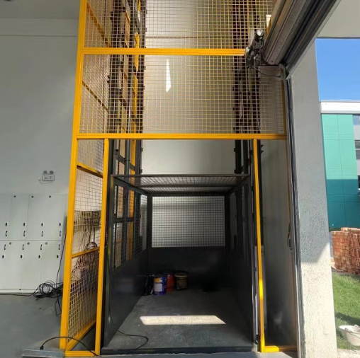 白沙导轨式升降机助力物流园破解运输难题